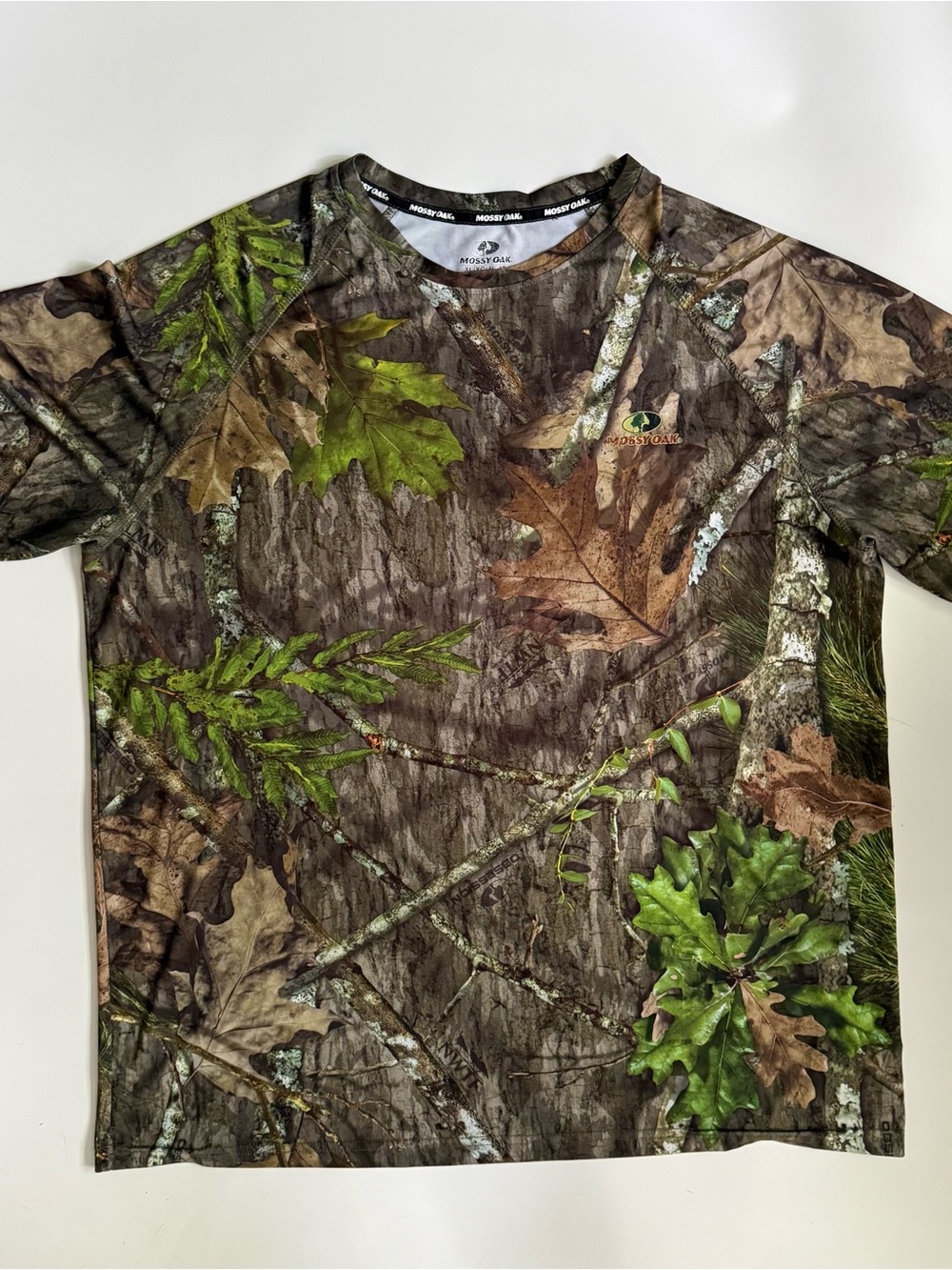 Mossy Oak Men's Short-Sleeve Woodland Camo performance Tee in Green and Brown